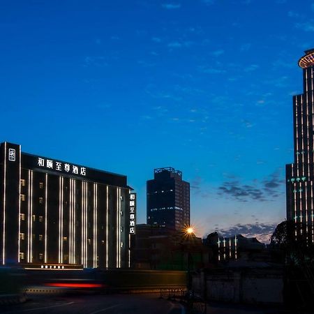 Yitel Premium Hotel Sanghaj Kültér fotó